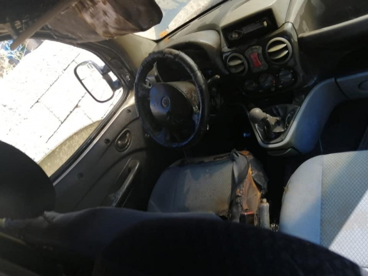 Park Halindeki Hafif Ticari Araç Yandı