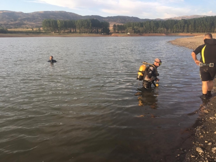 Park Halindeki Cip Gölete Düştü
