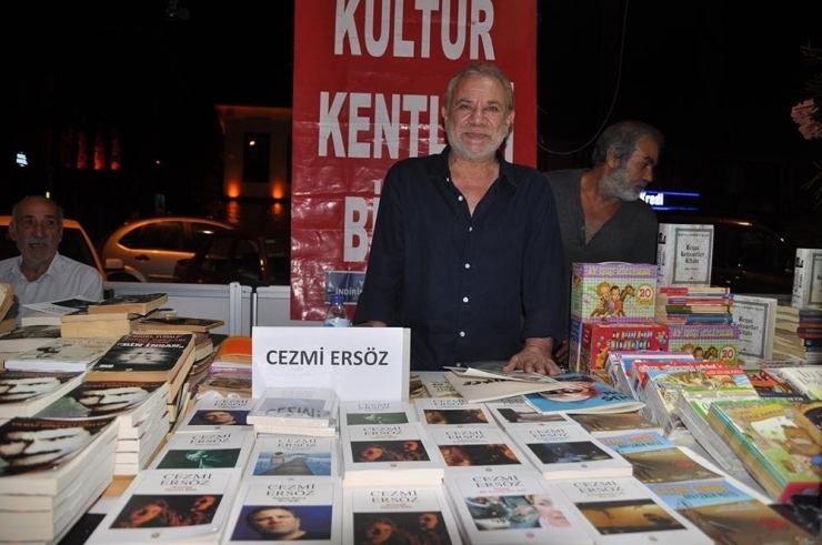 Cezmi Ersöz Kuşadası’nda Okurlarıyla Buluştu