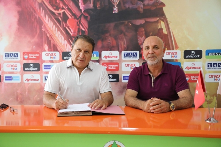 Alanyaspor Bahçeşehir Okulları İle Sözleşme Yeniledi