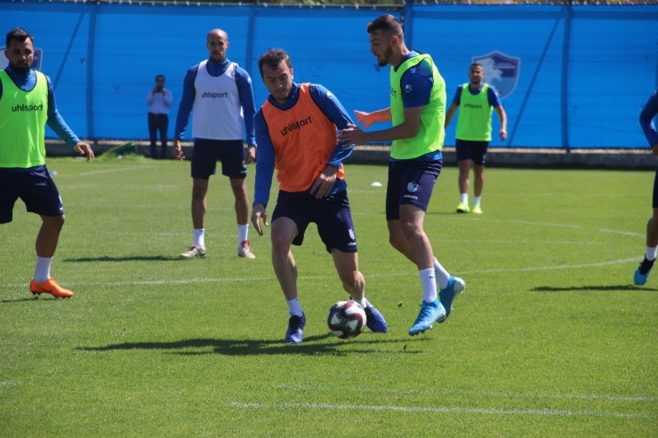 Muzaffer Bilazer: "Taylan Antalyalı Her Zaman Bu Kulüpte Anılacak Çok Değerli Bir Futbolcu"