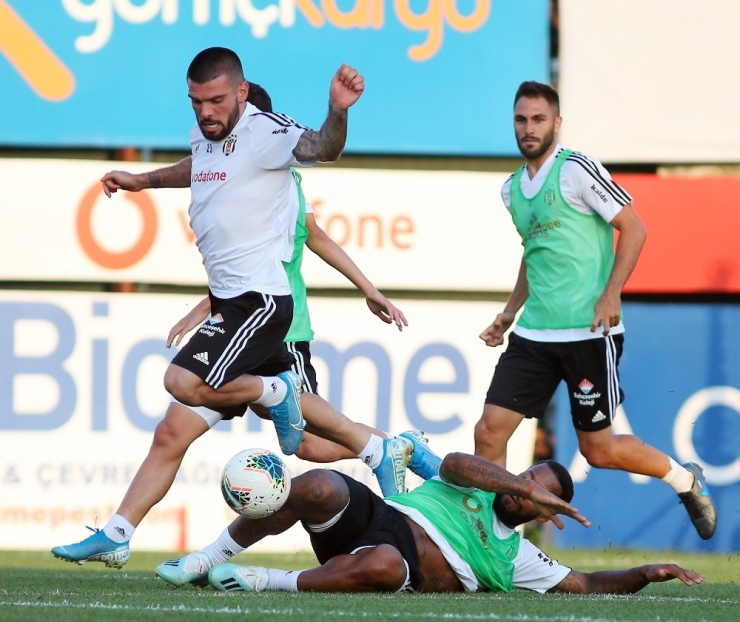 Beşiktaş, Kondisyon Ve Taktik Çalıştı