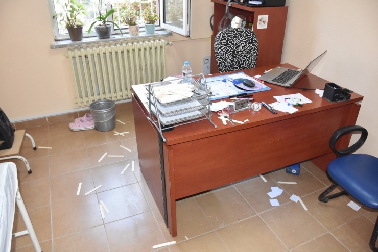 Kadın Hasta, Kadın Doktoru Darp Etti