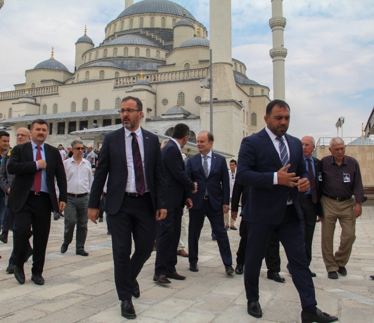 Milli Güreşçi Tevfik Kış Son Yolculuğuna Uğurlandı