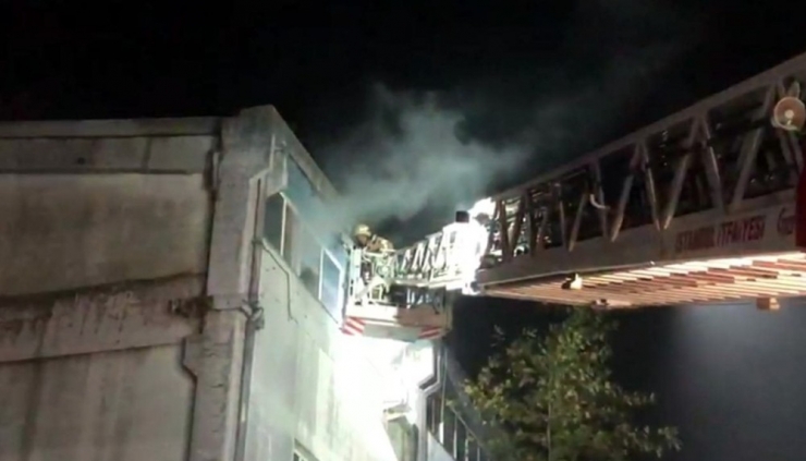 Hadımköy’de Boya İmalathanesinde Yangın