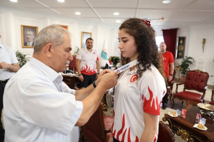 Şampiyonlardan Demirtaş’a Teşekkür Ziyareti