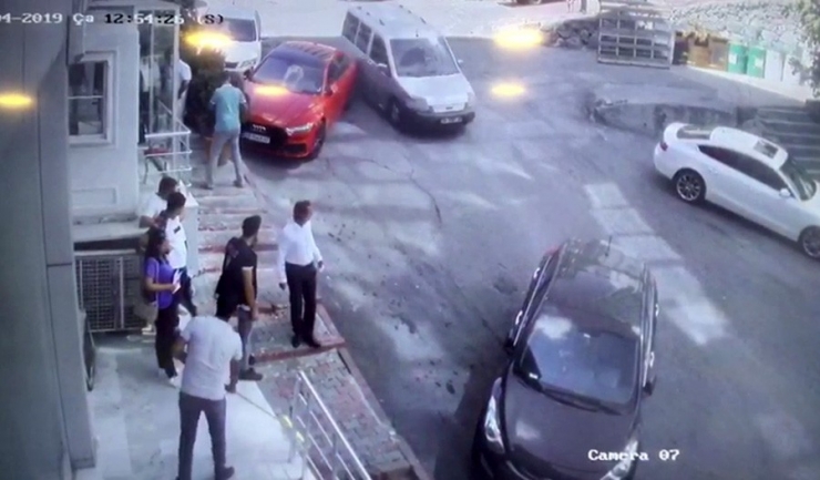 Sultangazi’de Kayan Araç Güvelik Kamerasında