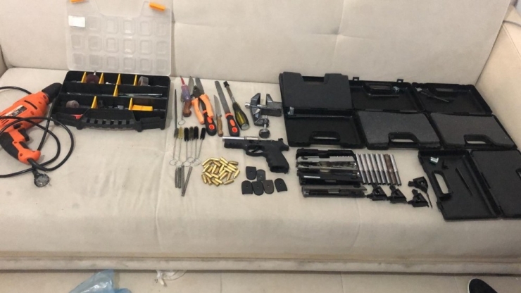 İstanbul’da Silah İmalatçısı Olduğu Öne Sürülen 1 Kişi Yakalandı