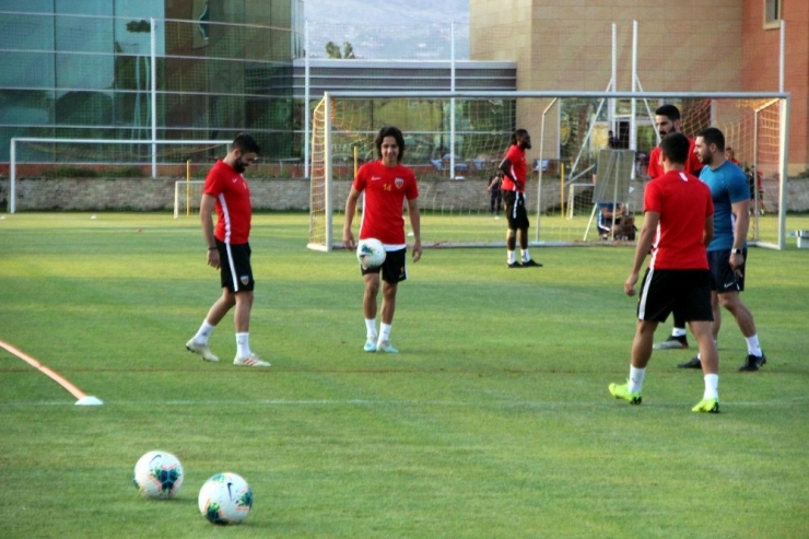 İm Kayserispor Hazırlıklarını Sürdürüyor