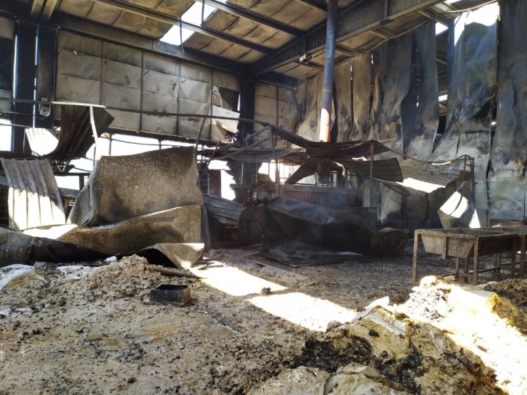 İzmir’deki Yangında 4 Fabrika Kullanılamaz Hale Geldi