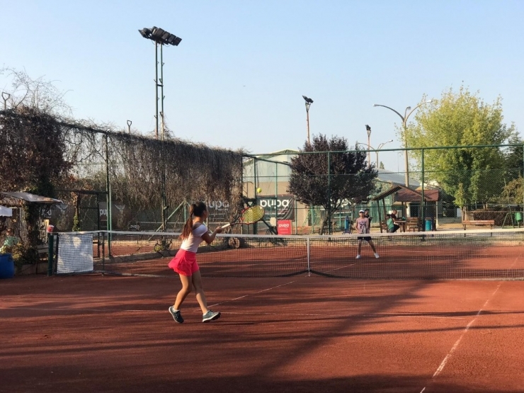Geleneksel Kurtuluş Kupası Tenis Şenliği Başladı