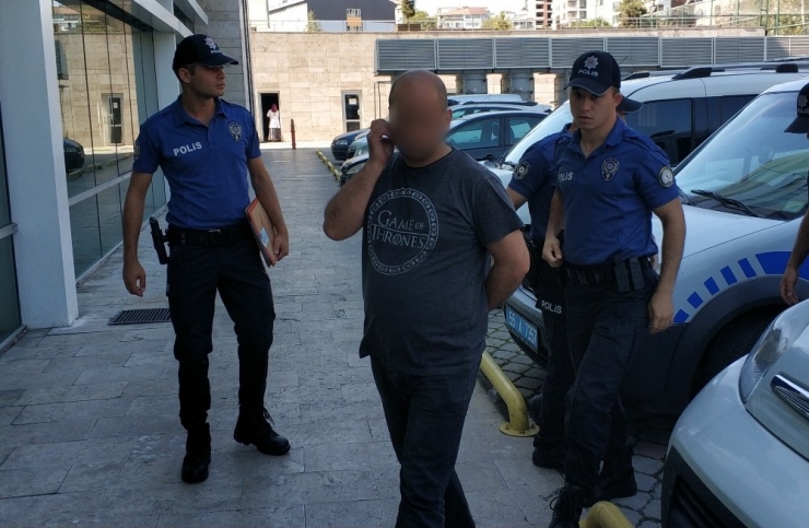 Kavgada Isırdığı Kulağı Kopardı