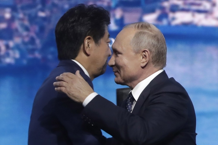Putin’den Abe’nin İkinci Dünya Savaşı Barış Anlaşması Çağrısına Yanıt