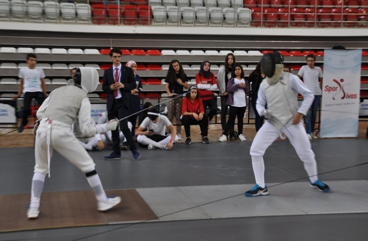 Eskrim Şampiyonası Tam Gaz