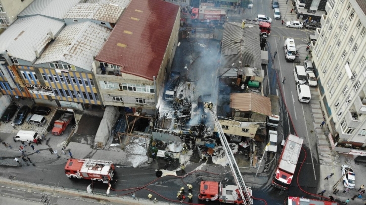 Sultangazi’de Bulunan Hurdalık Alan Alev Alev Yandı