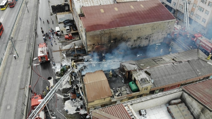 Sultangazi’de Bulunan Hurdalık Alan Alev Alev Yandı