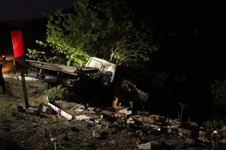 Uçuruma Düşmekten Ağaç Kurtardı