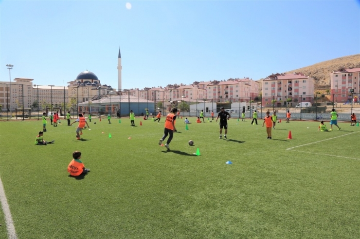 Tuşba Belediyesi’nin ‘Yaz Spor Kursları’ Devam Edecek