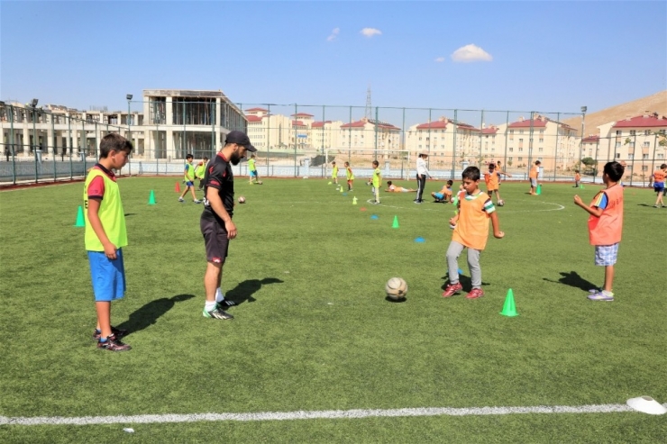 Tuşba Belediyesi’nin ‘Yaz Spor Kursları’ Devam Edecek