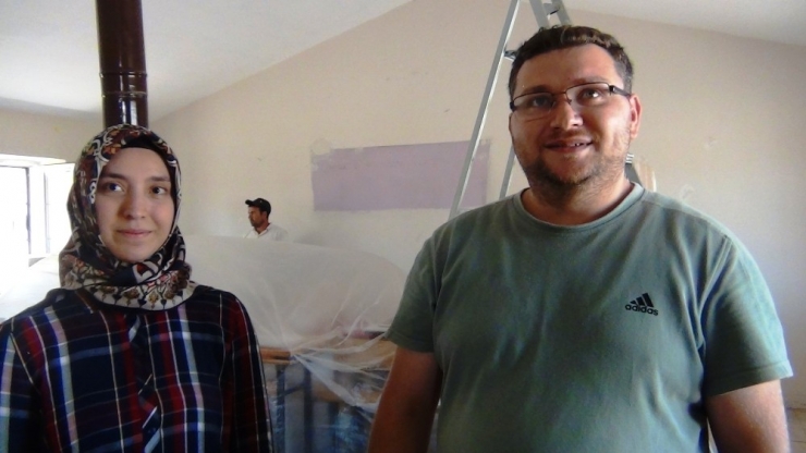 Van’da İlkokul Öğretmenleri Ellerine Fırça Alarak Sınıfları Boyadı