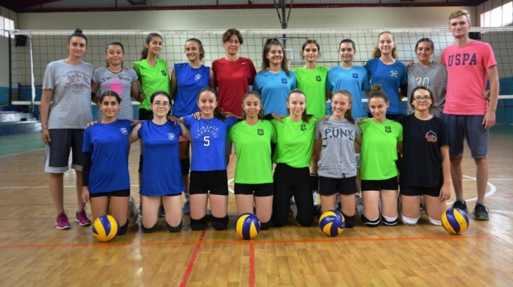 Yunusemre Voleybolda Yeni Sezon Çalışmalarına Başladı