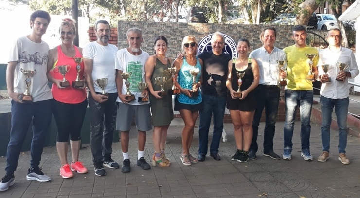 Tenisçiler "Zafer Kupasında" Çarpıştı