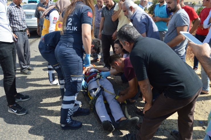 Otomobil İle Kamyon Çarpıştı: 3 Yaralı