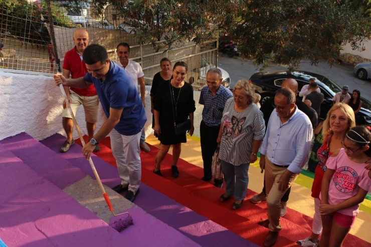 Başkan Ömer Günel’in İlk Aday Adayı Olduğu Merdivenler 6 Yıl Öncesi Gibi Boyandı