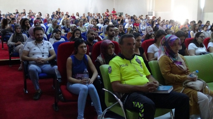 Gercüş’te Öğretmenlere Temel Trafik Eğitimi Semineri Verildi