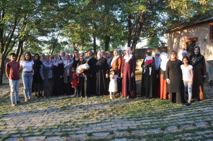 Sağlıkçılardan Kadınlara Seminer