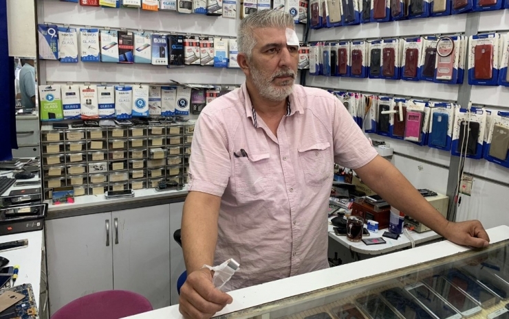 Telefon Satıcısına Batarya Dayağı Kamerada