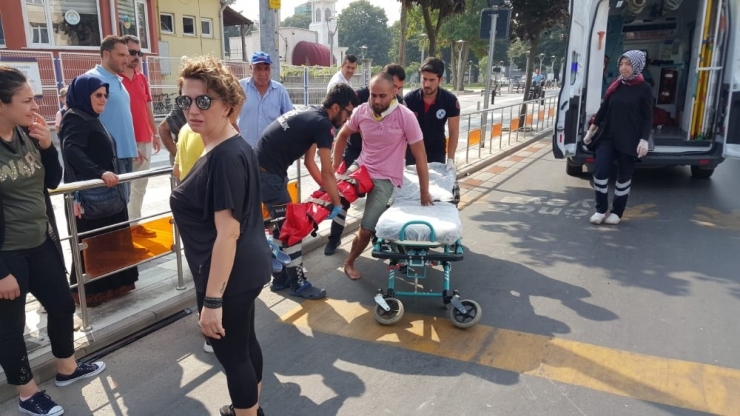 Düzce’de Otomobil İle Motosiklet Çarpıştı: 1 Yaralı