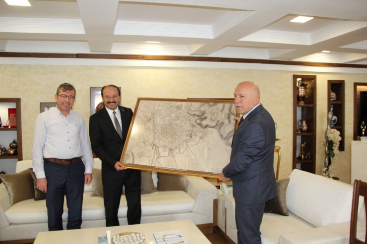 Etü Rektörü Prof.dr. Çakmak’tan Başkan Sekmen’e Ziyaret