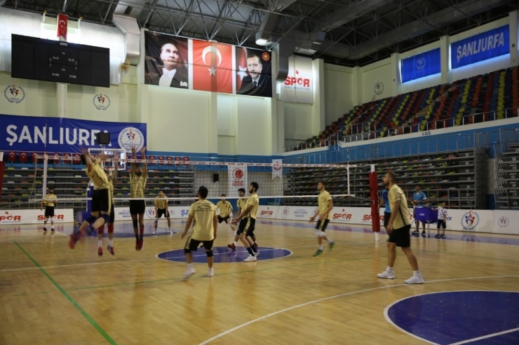 Haliliye Voleybol Takımı Lige Sıkı Hazırlanıyor