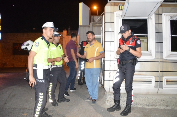 İstanbul’da Polislerin Değnekçi Operasyonu