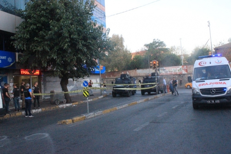 Beyoğlu Börekçide Silahlı Saldırı 1 Ölü 1 Yaralı