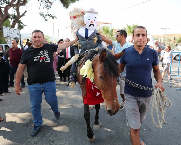 Urla’yı ‘Oyuk’lar Bastı