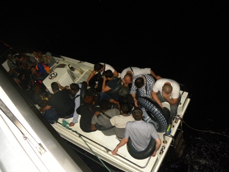 İzmir’de 143 Kaçak Göçmen Yakalandı