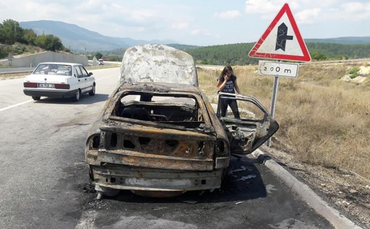 Seyir Halindeki Otomobil Yandı