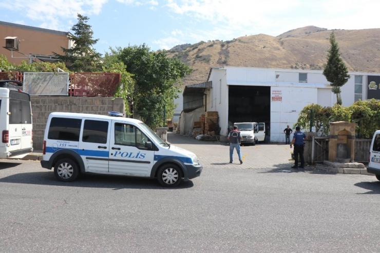 Kavga Eden Köpekleri Ayırmak İsterken Katil Oluyordu