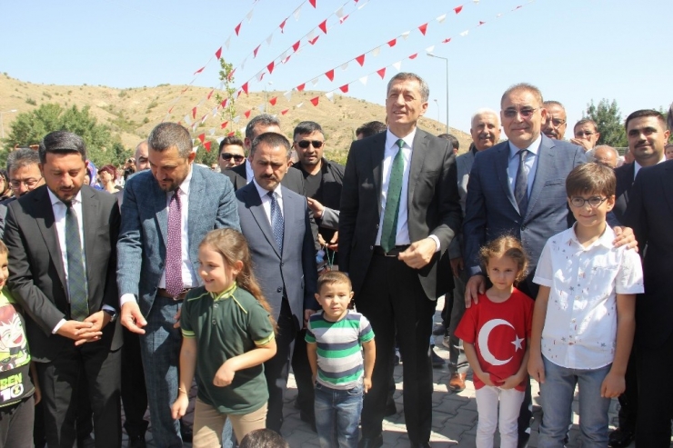 Milli Eğitim Bakanı Selçuk, Nevşehir’de İlkokul Açılışına Katıldı
