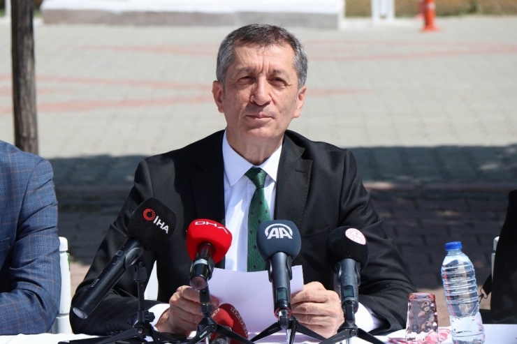 Milli Eğitim Bakanı Selçuk: "Okullarımızdaki Her Şey Eğitimin Bir Parçasıdır"