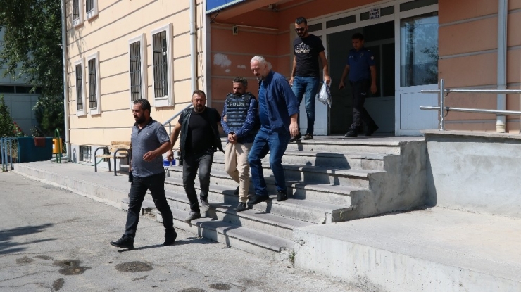 Karısını Öldüren Koca Adliyeye Sevk Edildi