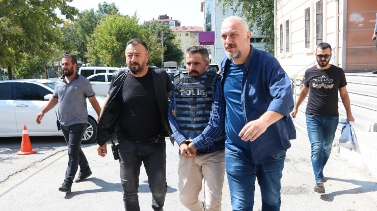 Karısını Öldüren Koca Adliyeye Sevk Edildi