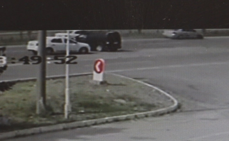 Sivas’ta Üç Araç Çarpıştı: 2 Yaralı