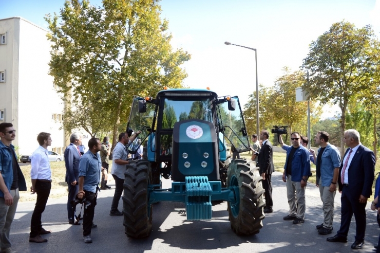 Tbmm Başkanı Şentop İle Bakan Pakdemirli İtü’de Yerli Elektrikli Traktör Kullandı