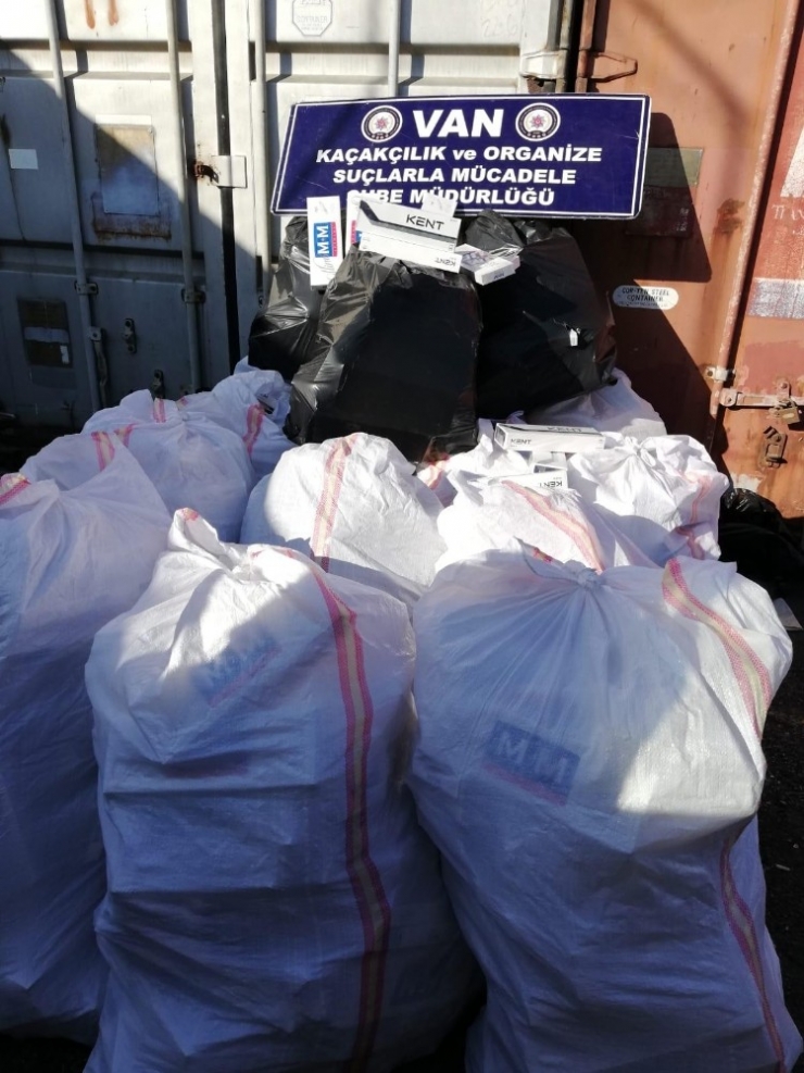 Van’da 15 Bin Paket Kaçak Sigara Ele Geçirildi