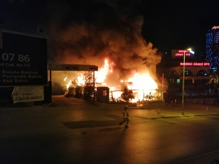 Üç Katlı İş Yeri Alev Alev Böyle Yandı