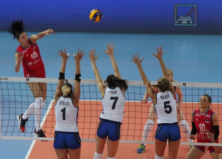 Kadınlar Voleybol Avrupa Şampiyonası’nın İlk Finalisti Sırbistan