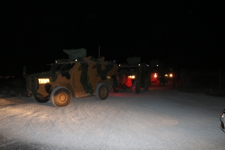 Sınıra Zırhlı Araç Sevkiyatları Sürüyor